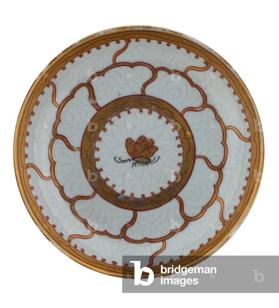 Saucer with gold fishnet pattern, c.1750 (porcelain with overglaze enamels & gold)