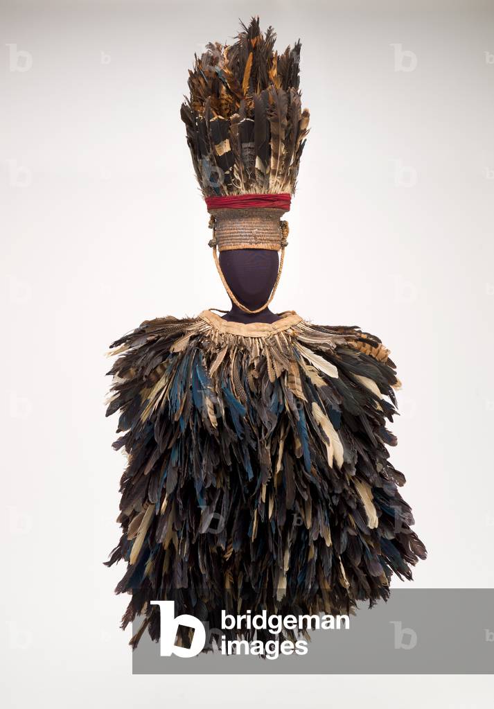 Cloak and headdress for Wenilegei dancers, Poro Society (feather, fibre, cloth)
