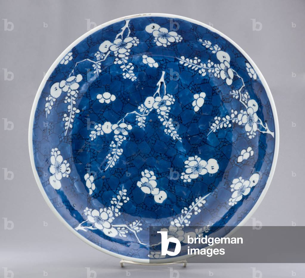 Dish with plum and ice design, 1662-1722 (porcelain, glaze, blue pigment)