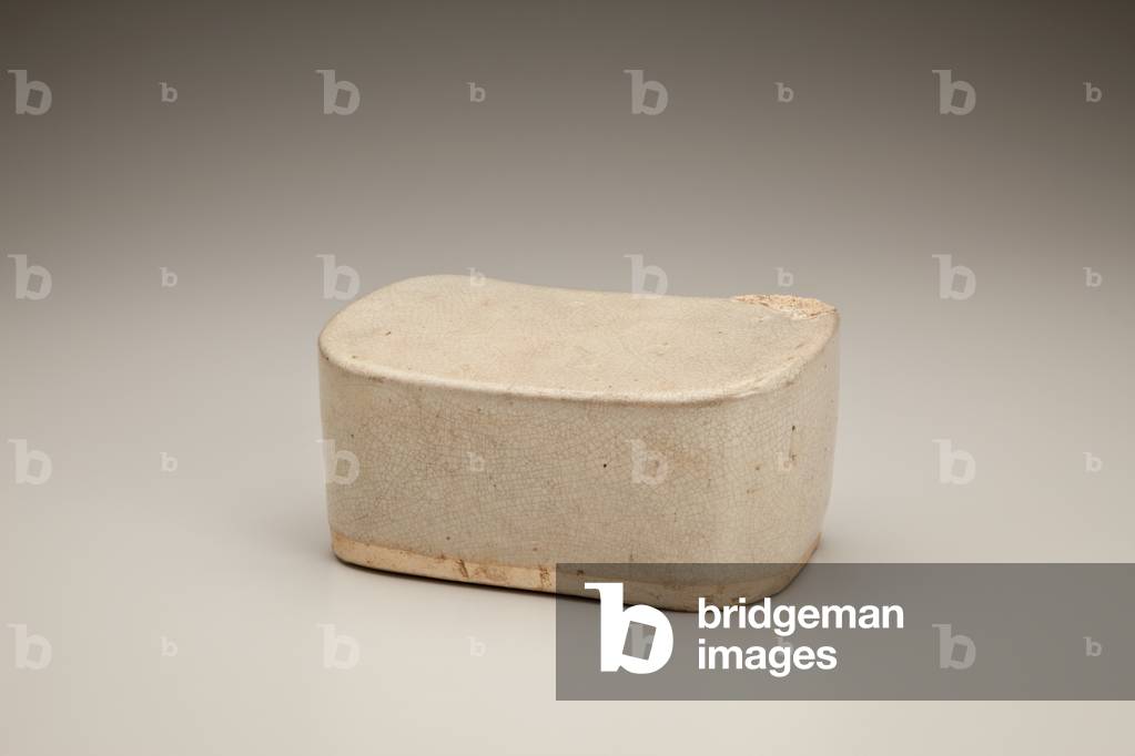 White pillow, c.900 (glazed stoneware, white crackle)