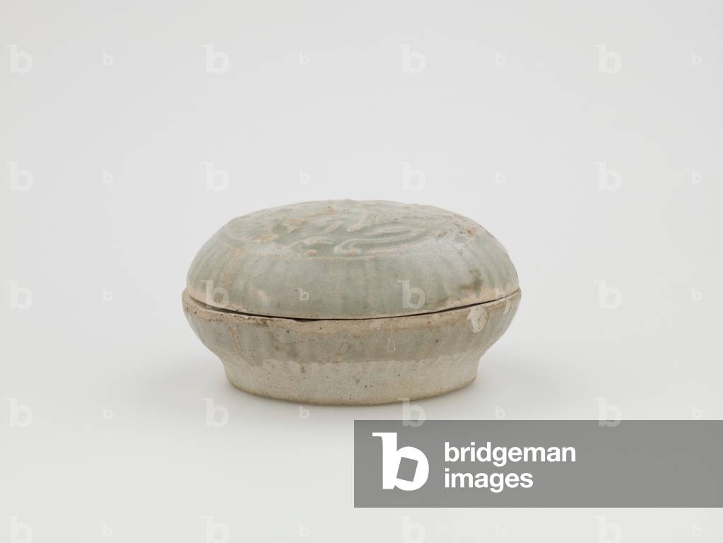 Circular box with cover (porcelain)