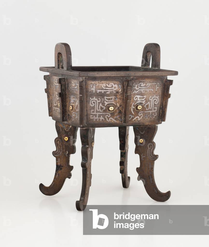 Vessel in ancient bronze shape (fangding) (bronze)