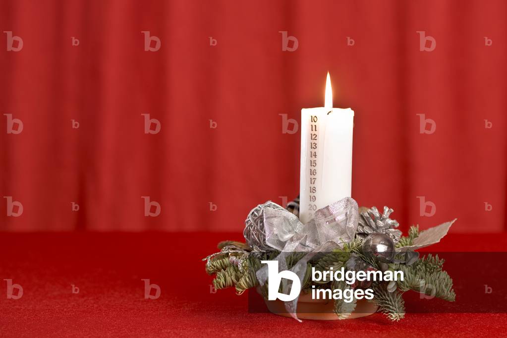 Christmas tradition: candle and crown of advent