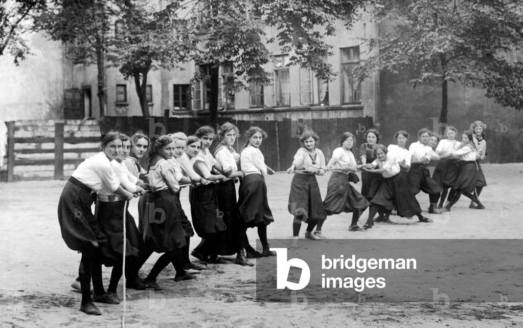 Woman with rope shooting (or rope wrestling or rope wrestling).