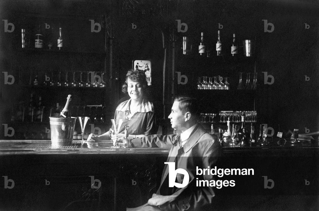 Client at the bar of a bistro. photography around 1928