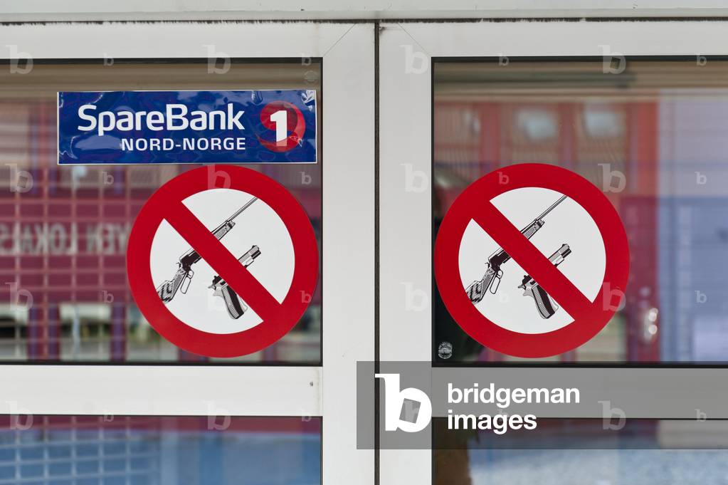 Prohibition signs banned for weapons in front of the Spare Bank, guns and pistols banned, Longyearbyen, Spitsbergen, Svalbard, Norway, Europe