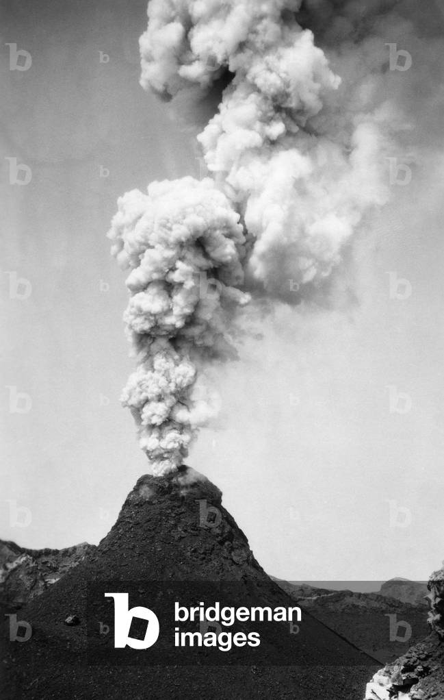 Volcanic eruption of the Vesuve. Photography around 1944, Italy, Europe