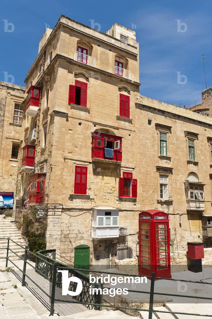 Old residential house with red shutters; red telephone box; historic centre; Valletta; Malta; Europe