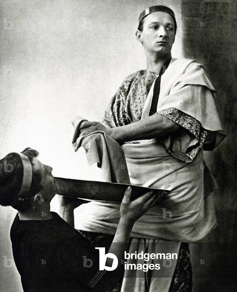Pilate se mains washing is performed by Melchior Breitsamter in the theatre piece “La Passion”” performed in 1930 in Oberammergau, Baviere, Germany.