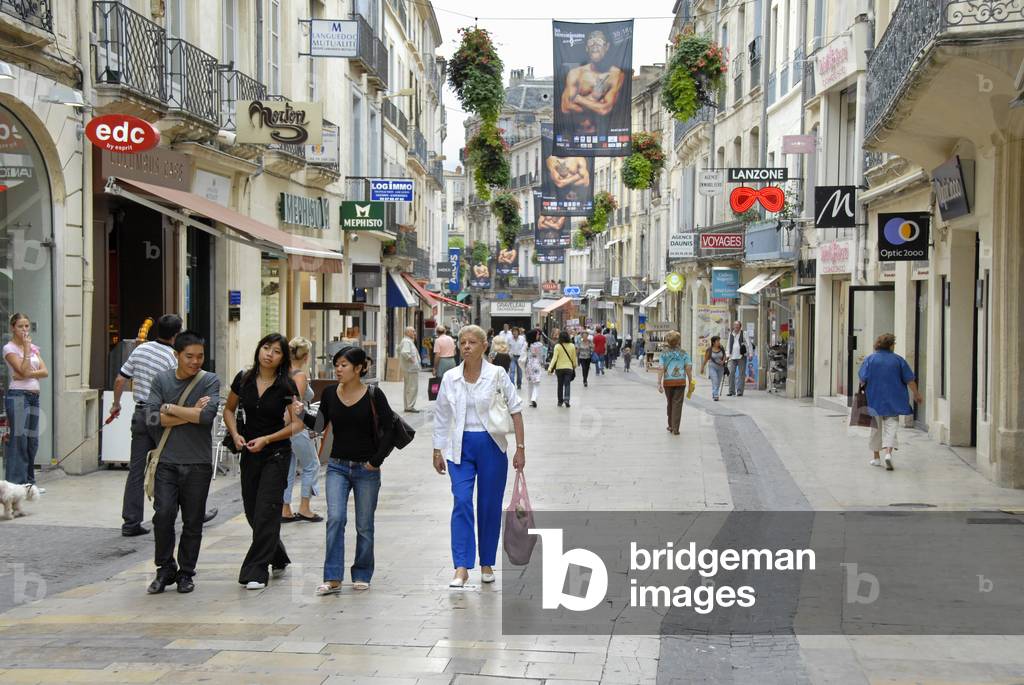 Pedestrian zone, passersby, shops, Old Town of Montpellier, Herault, Languedoc Roussillon (Languedoc-Roussillon), France, Europe. Photography