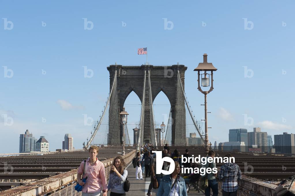 Pedestrians on Brooklyn Bridge; bridge pillar; New York City; USA; North America; America; North America; Nort