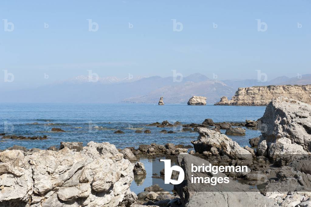 Secluded bay; coast; rugged limestone cliffs; Triopetra; Agios Pavlos; the White Mountains at back; Crete; Libyan Sea; Mediterranean; Greece; Europe