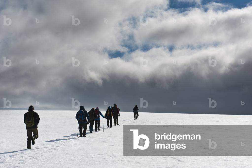 Hiking group goes on glacier Foxfonna, near Longyearbyen, Spitsbergen, Svalbard, Norway, Europe