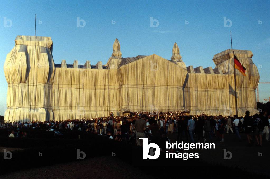 Wrapped Reichstag, Project for Berlin, 1995 (photo)
