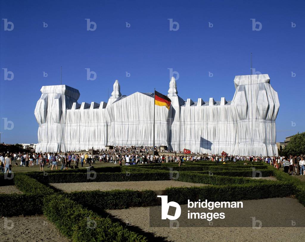 Wrapped Reichstag, Project for Berlin, 1995 (photo)