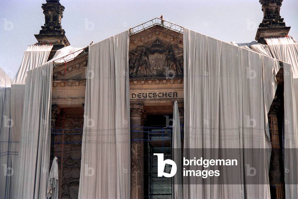 Wrapped Reichstag, Project for Berlin, 1995 (photo)