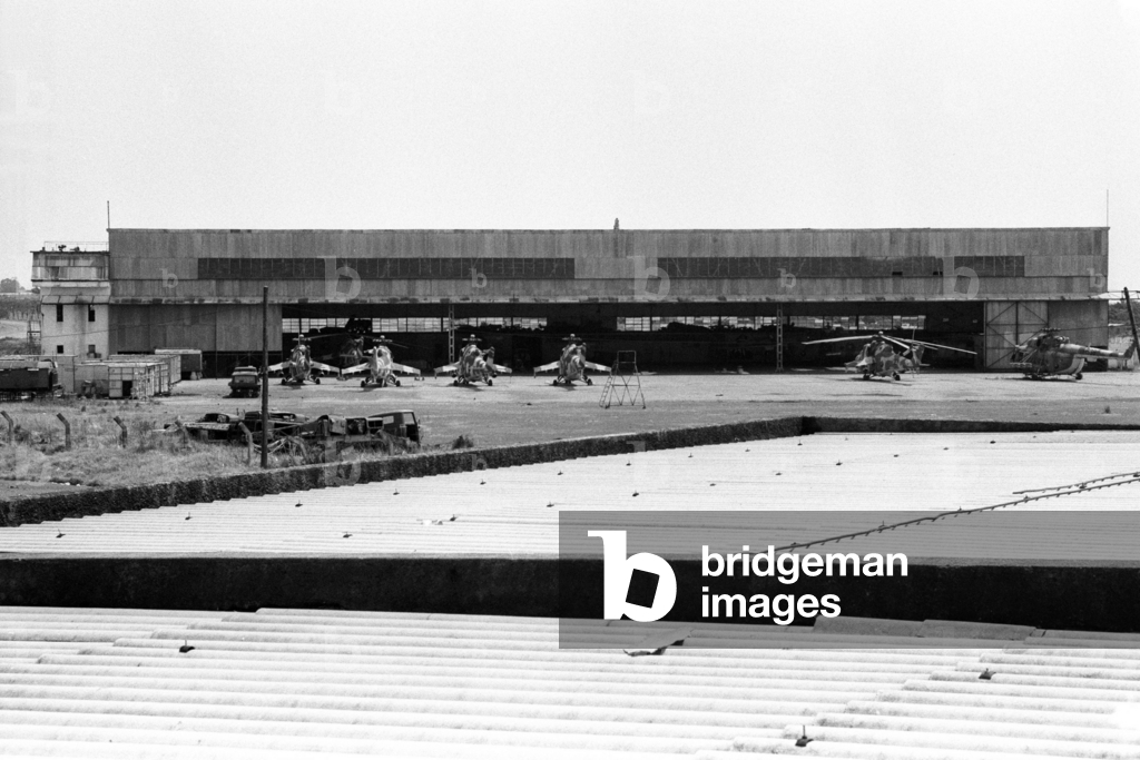 Airport in Huambo - Angola, building, exterior view..., 1992 (photo)
