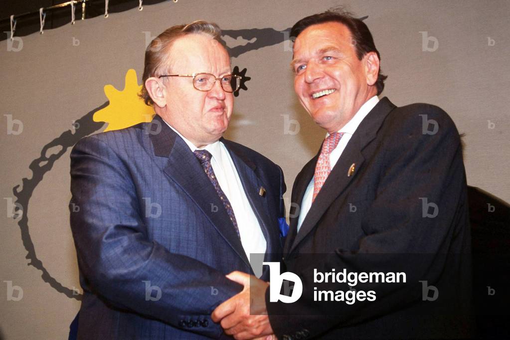 Martti Ahtisaari et Gerhard Schroder