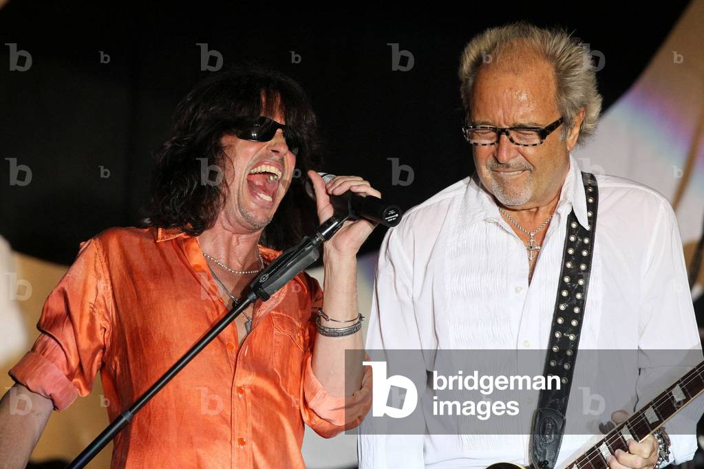 Kelly Hansen et Mick Jones