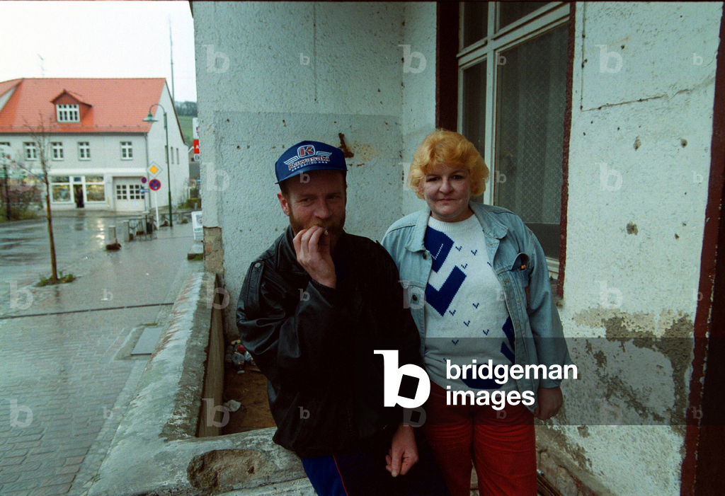 Oderberg unemployed couple in the center of Oderberg, he has his job ..., 2000 (photo)