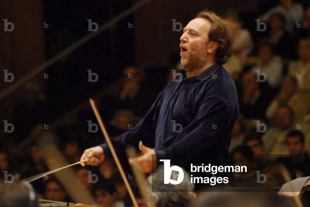 Image de Photographie représentant Le chef d'orchestre italien RICCARDO CHAILLY pendant une repetition au thea