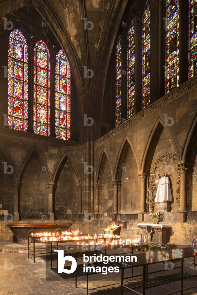 Low ribs. St Stephen's Cathedral in Metz, 12th-15th Century (photo)