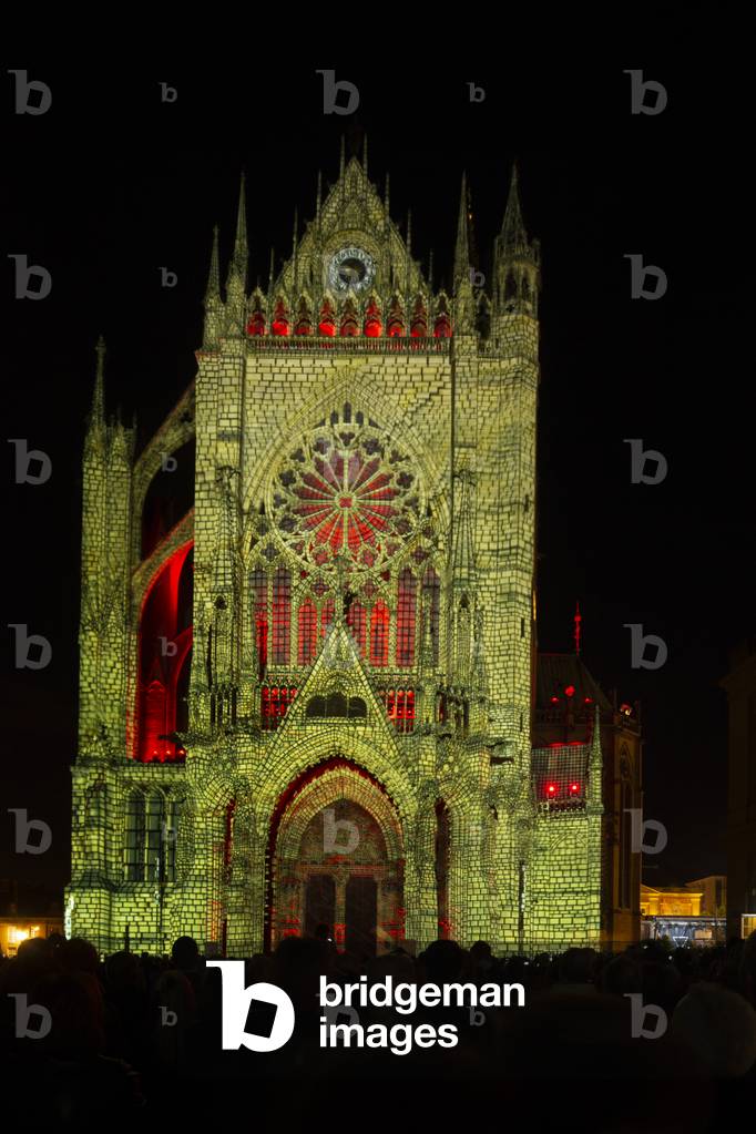 porch illumination. St Stephen's Cathedral in Metz, 12th-15th Century (photo)