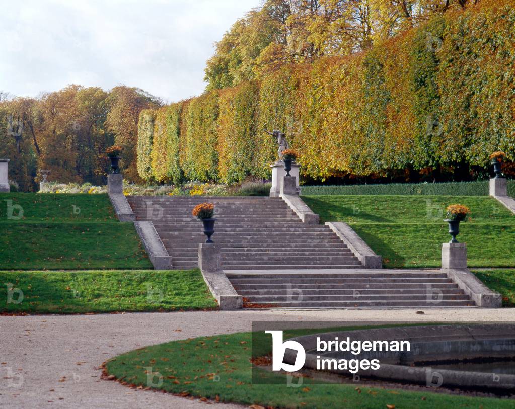Parc de Saint-Cloud (Saint Cloud), Hauts de Seine (Hauts-de-Seine), Ile de France. Architecture by Jules Hardouin-Mansart and Antoine Le Pautre, 17th century. The castle of Saint-Cloud was burned in 1870 during the Prussian offensive. The ruins were razed in 1891. Apart from the common areas, there are still the Grande Cascade, the Grand Jet, the Basin du Fer a Horseback and other basins. The gardens would have been designed by Andre Le Notre