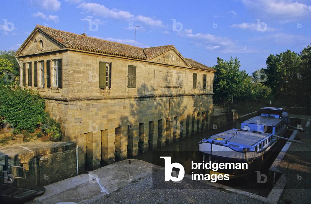 The Gaillousty lock on the Canal du Midi, France. At 60 years old, under Louis XIV, engineer Pierre Paul Riquet embarks on an extraordinary adventure, connecting the Garonne to the Mediterranean with the technical and topographical means of the 18th century. The Midi Canal will take 15 years of work to dig and feed a 240 km long artificial stream. Photography 2003