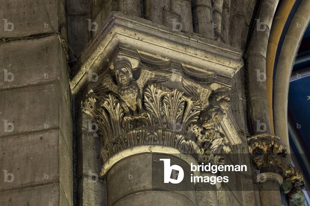 Antiquing marquee has acanth leaf and has monstrous figures in the ambulatory. Notre Dame de Paris Cathedrale Notre Dame de Paris - Paris 4 - XIIIth, XIIIth, XIXeme, rehabilitation by Viollet-le-Duc -