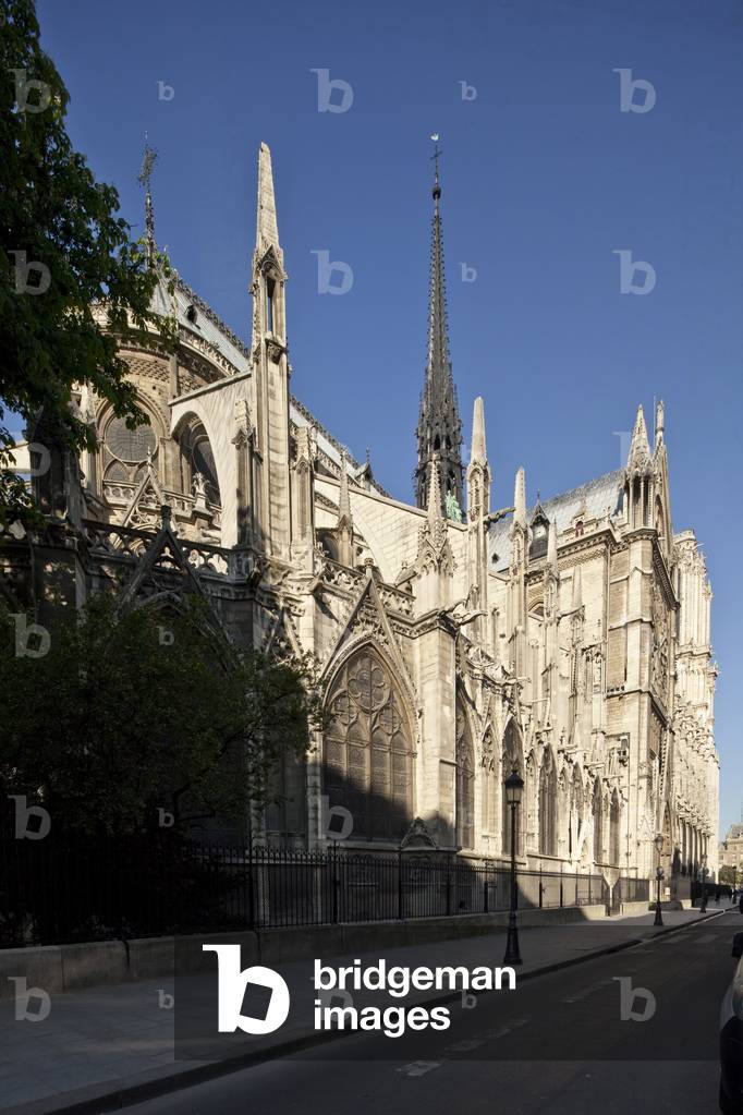 The Porte Rouge and adjacent chapels on the north side of the choir of the Cathedrale Notre Dame de Paris - Paris 4 - XIIIth, XIIIth, XIXeme, rehabilitation by Viollet-le-Duc -