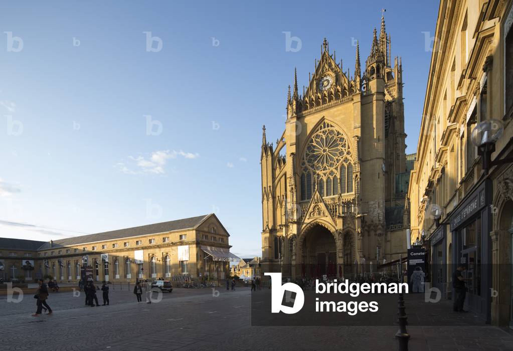 covered market place. St Stephen's Cathedral in Metz, 12th-15th Century (photo)