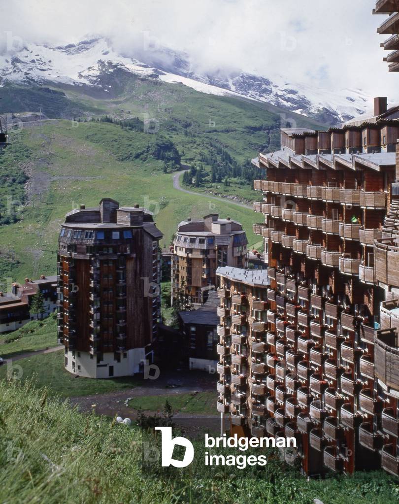 Residence La Falaise in Avoriaz (Haute Savoie). Architects Jacques Labro and Jean Jacques Orzoni, 1985.