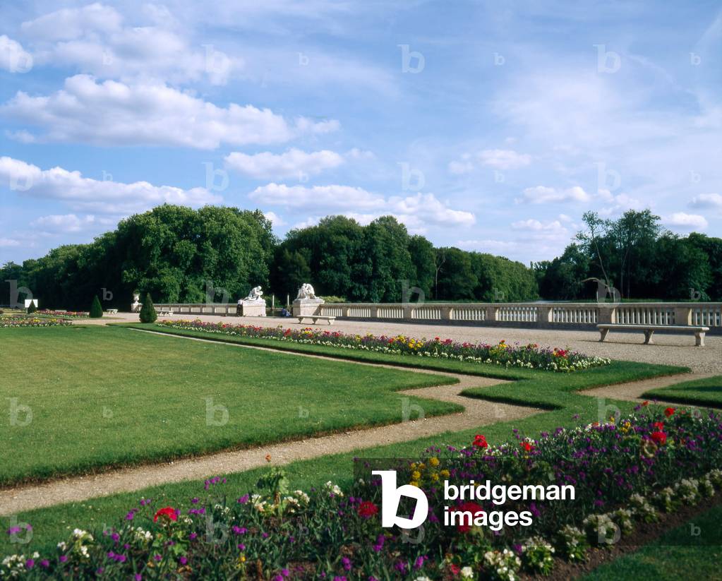 Parc du chateau de Rambouillet, Les Yvelines, Ile de France (Ile-de-France), France. The financier Fleuriau of Armenonville bought the estate of Rambouillet in 1699. It was he who brought the gardens up, especially with the creation of canals and ponds.