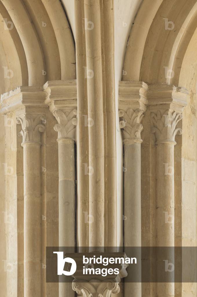 Sculpted column. Basilica, Vezelay, 1120-1150 (photography)