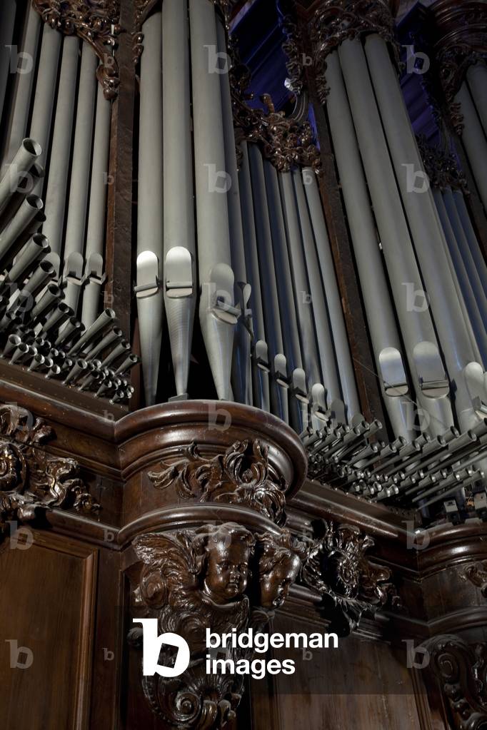 With five keyboards, 109 games and nearly 8000 pipes, the great organ of Notre-Dame is one of the most important in France and probably the most famous in the world.Cathedrale Notre Dame de Paris Cathedrale Notre Dame de Paris - Paris 4 - XIIIth, XIIIth, XIXth, rehabilitation by Viollet-le-Duc -