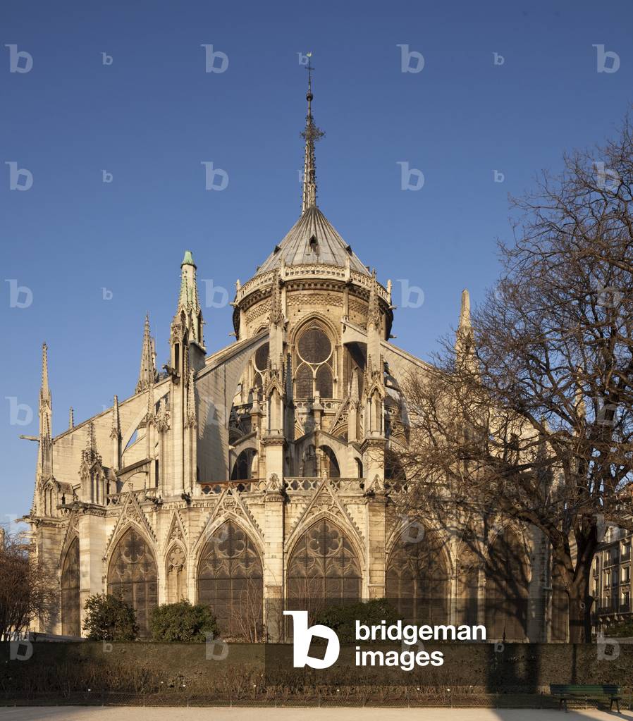 The bedside of Notre-Dame, the addition of the radiant chapels and the refection of the buttoned arches give a particularly refined appearance outside the cathedrale Notre-Dame de Paris - Paris 4 - XIIIth, XIIIth, XIXth, rehabilitation by Viollet-le-Duc -