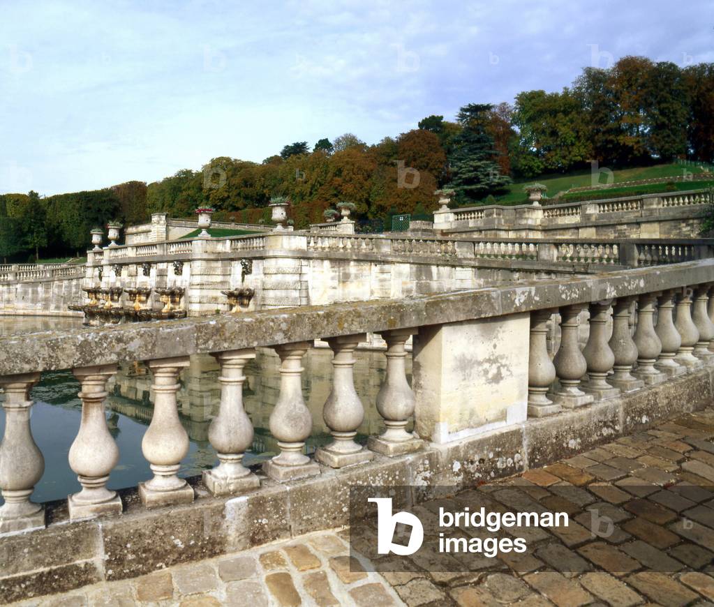Parc de Saint-Cloud (Saint Cloud), Hauts de Seine (Hauts-de-Seine), Ile de France. Architecture by Jules Hardouin-Mansart and Antoine Le Pautre, 17th century. The castle of Saint-Cloud was burned in 1870 during the Prussian offensive. The ruins were razed in 1891. Apart from the common areas, there are still the Grande Cascade, the Grand Jet, the Basin du Fer a Horseback and other basins. The gardens would have been designed by Andre Le Notre