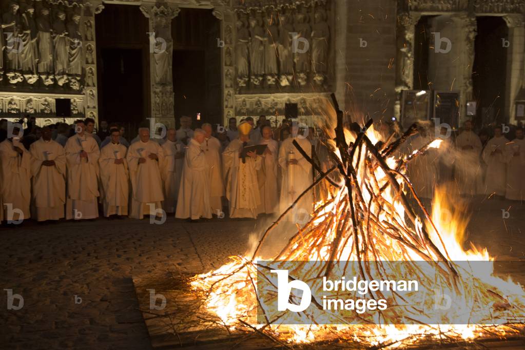 Veillee Pascale, Notre Dame de Paris, 2015 (photography)