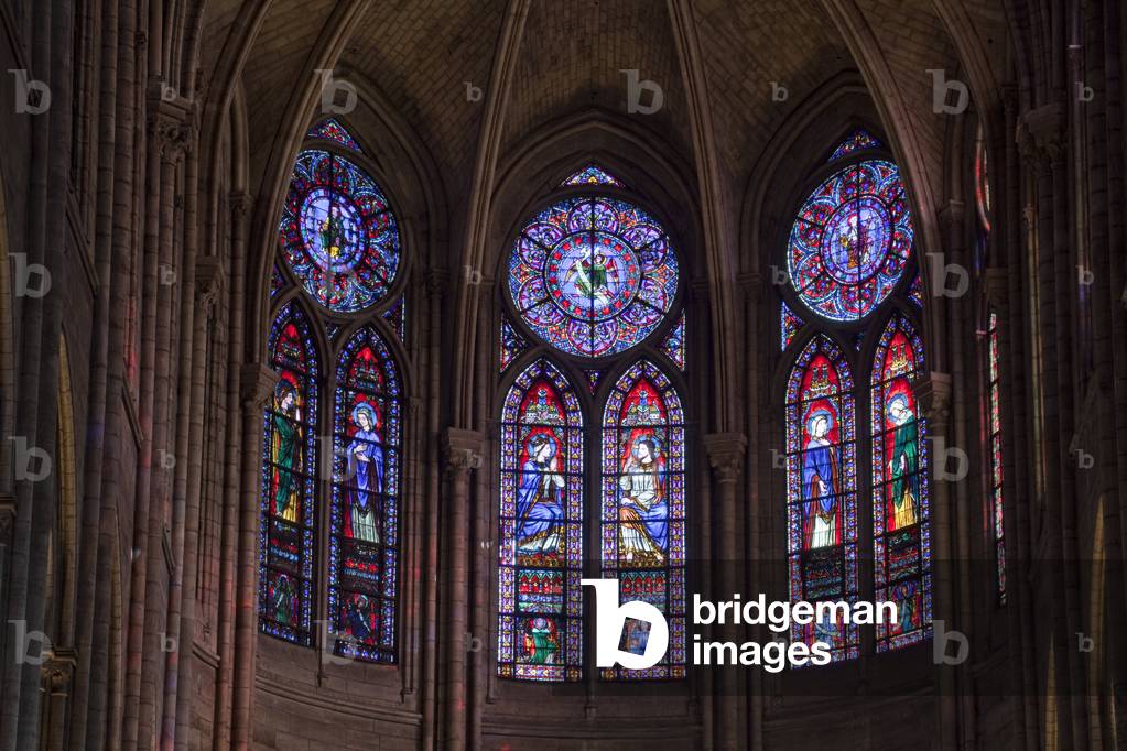 At the bedside, stained glass windows histories (by Marechal de Metz, 19th century), with, in the center, the scene of the Glorification of the Virgin already crowned Cathedrale Notre Dame de Paris - Paris 4 - XIIIth, XIIIth, XIXth, rehabilitation by Viollet-le-Duc -