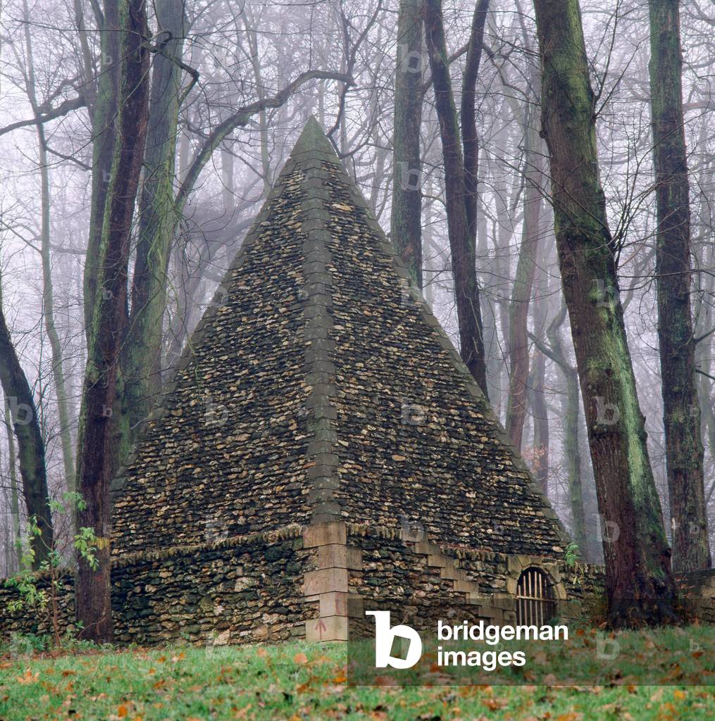 The desert of Retz to Chambourcy (Parc et jardin de Chambourcy) Desert de Retz, les Yvelines, Ile de France (Ile-de-France), France. The Desert de Retz, created between 1774 and 1789 by Monsieur de Monville, with pavilions of manure or factories of rare species to achieve the absolute of grace of that period.