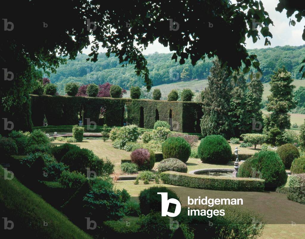 Parc du Chateau d'Ambleville, 1 rue de la Mairie, Val d'Oise, Ile de France, (Ile-De-France), France. Italian gardens inspired by Villa Gamberaia in Fiesole in Italy. Debut of the 20th century