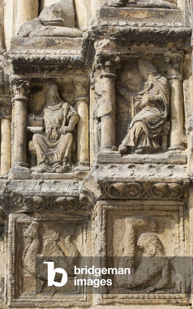 Detail sculpture, facade center, cathedral Saint Etienne de Sens, 12th century