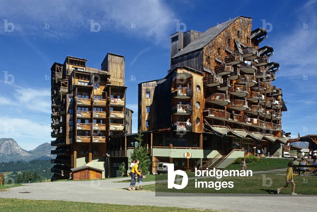 La Falaise a Avoriaz (Haute Savoie) Architects Jacques Labro and Jean Jacques Orzoni, 1985.