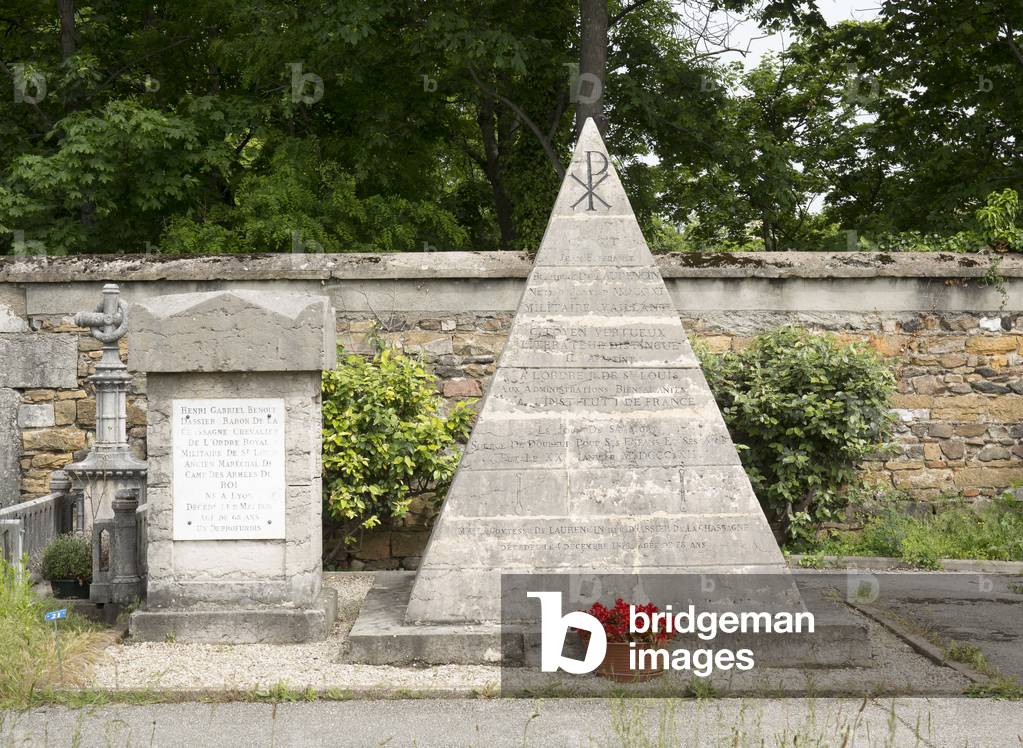 Loyasse Cemetery, Lyon, 2016 (photography)