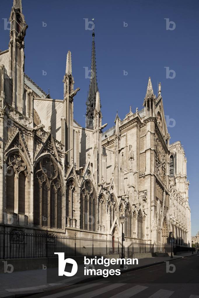 The Porte Rouge and adjacent chapels on the north side of the choir of the Cathedrale Notre Dame de Paris - Paris 4 - XIIIth, XIIIth, XIXeme, rehabilitation by Viollet-le-Duc -