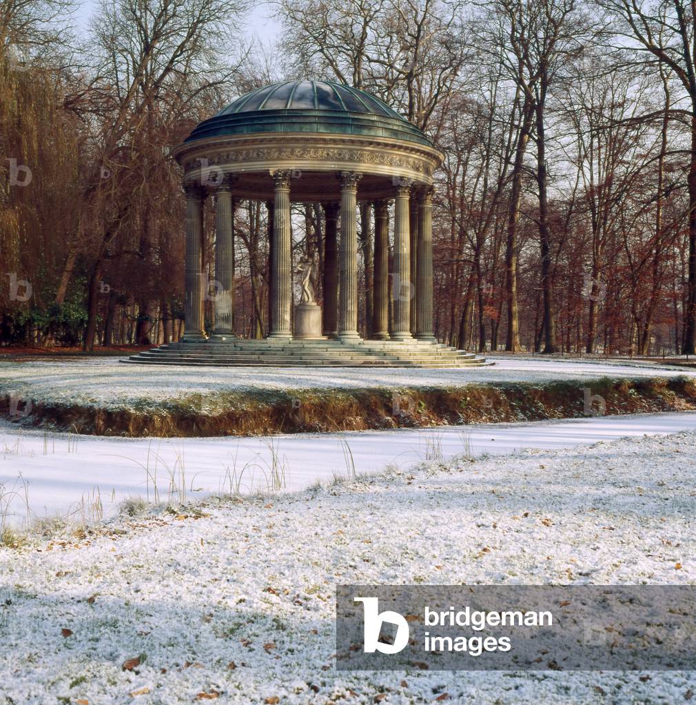 The Temple of Love, architect Richard Mic (1728-1794), 1777-1778, in the gardens of the Trianon of the Chateau de Versailles (Les Yvelines), 1660-1700. Gardens of Andre Le Notre (1613-1700) and principal architects: Louis Le Vau (1612-1670) and Jules Hardouin Mansart (1646-1708).