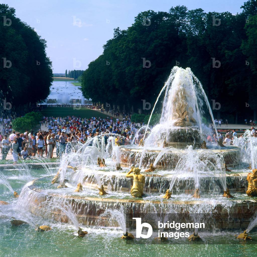 Latone basin realized by the Marsy brothers in 1670.Chateau de Versailles (Les Yvelines), 1660-1700. Gardens of Andre Le Notre (1613-1700) and principal architects: Louis Le Vau (1612-1670) and Jules Hardouin Mansart (1646-1708).