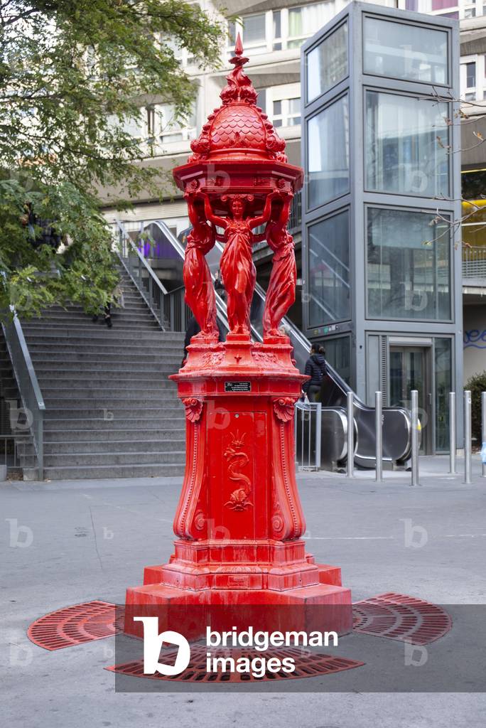 Wallace Fountain, red color, by C. A. Lebourg, 2018 (photograph)
