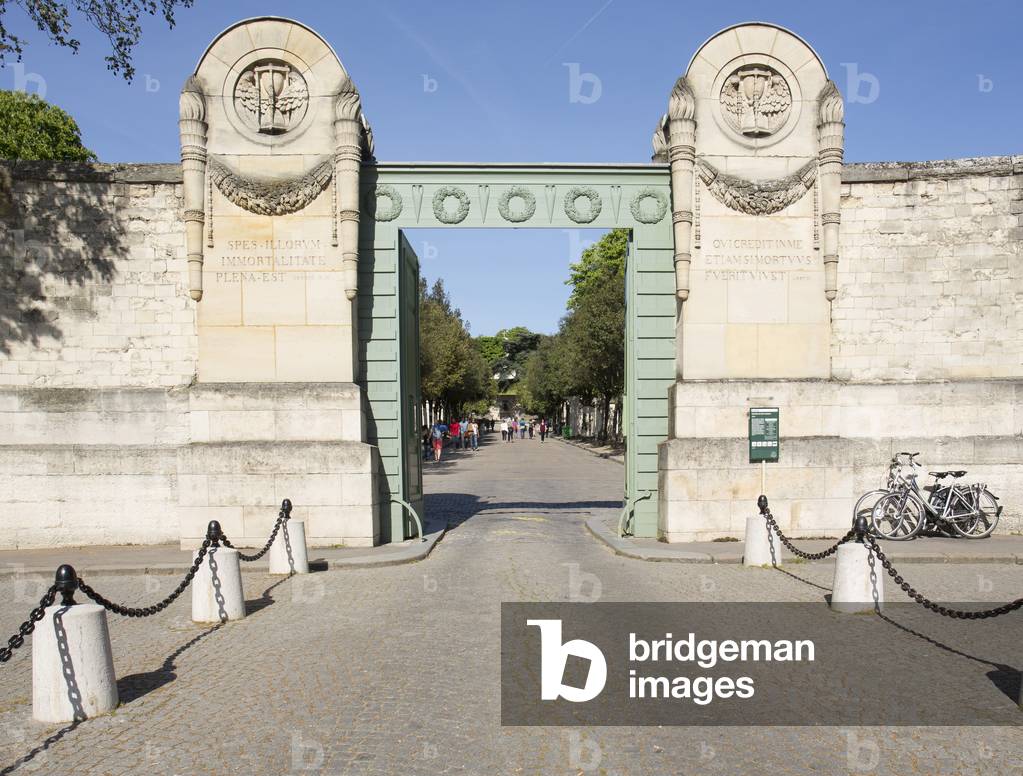 Main entrance. Pere Lachaise Cemetery, Paris, 2016 (photograph)